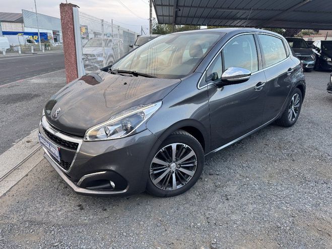 Cliquer pour voir la photo suivante Peugeot 208 1.6 BlueHDi 75ch BVM5 Style Gris de 2018