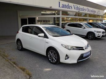  Voir détails -Toyota Auris hybride 136h style à Mont-de-Marsan (40)
