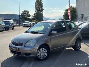  Voir détails -Toyota Yaris 1.0 VVT-i 65ch Luna Pack 3P à Saint-Martin-d'Hres (38)