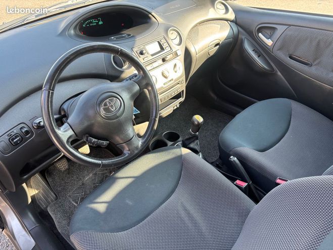 Toyota Yaris 1.0 VVT-i 65ch Luna Pack 3P Gris de 2003