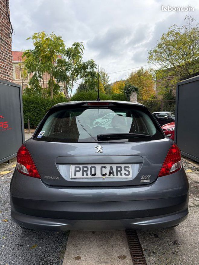 Peugeot 207 Peugeot 207 1,6hdi 99g Gris de 2010