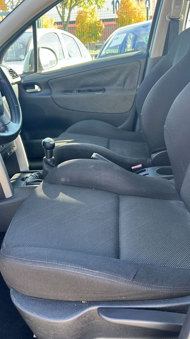 Peugeot 207 Peugeot 207 (2) 1.4 VTI 16V 95 ACTIVE 5P FIABLE Gris de 2007