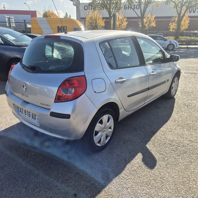 Renault Clio Renault Clio III 1.4 16V 100 AUTHENTIQUE 5P Gris de 2007