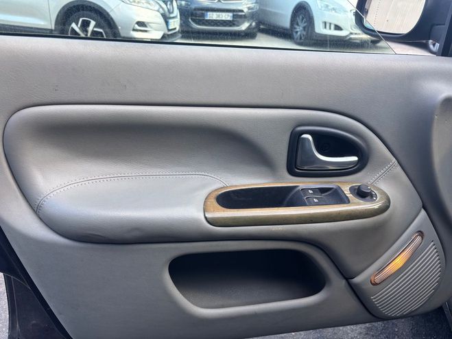Renault Clio Renault Clio II (2) 1.6 16S 110 INITIALE 5P Noir de 2002