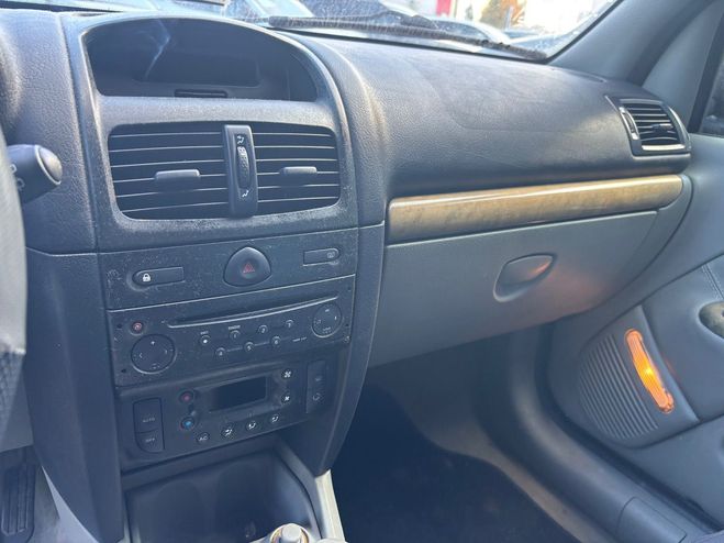 Renault Clio Renault Clio II (2) 1.6 16S 110 INITIALE 5P Noir de 2002