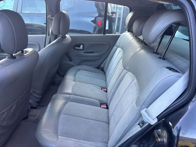 Renault Clio Renault Clio II (2) 1.6 16S 110 INITIALE 5P Noir de 2002