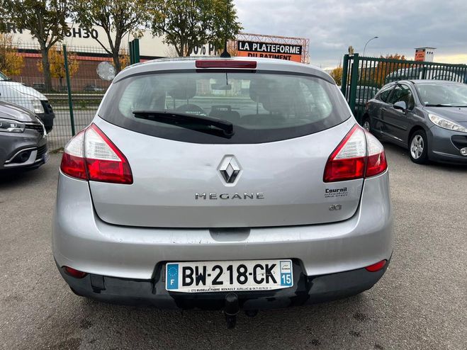 Renault Megane Renault Megane III 1.9 DCI 130 CARMINAT TOMTOM BELLE Gris de 2011