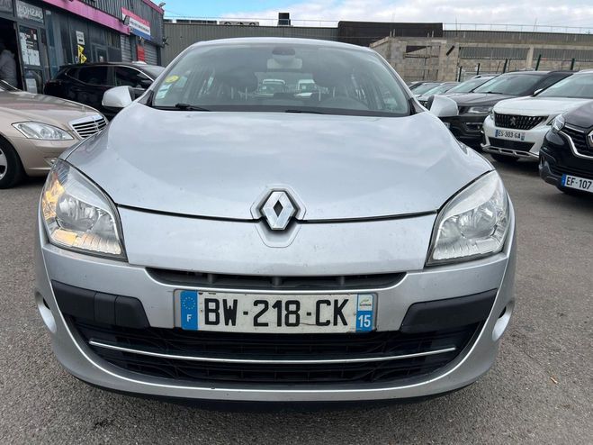 Renault Megane Renault Megane III 1.9 DCI 130 CARMINAT TOMTOM BELLE Gris de 2011