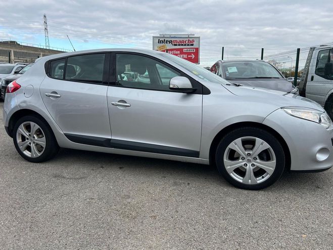 Renault Megane Renault Megane III 1.9 DCI 130 CARMINAT TOMTOM BELLE Gris de 2011