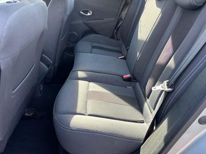 Renault Megane Renault Megane III 1.9 DCI 130 CARMINAT TOMTOM BELLE Gris de 2011