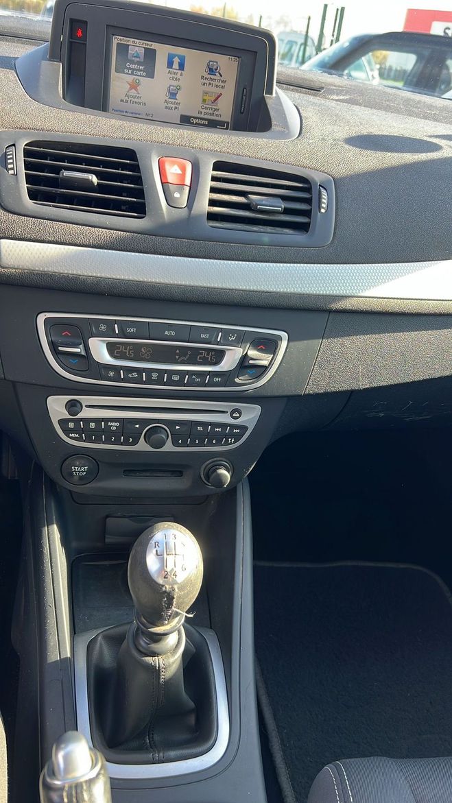 Renault Megane Renault Megane III 1.9 DCI 130 CARMINAT TOMTOM BELLE Gris de 2011