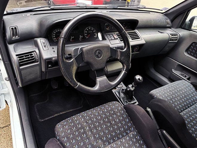 Renault Clio 16S blanc de 1992