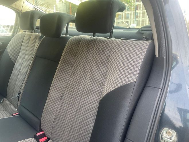 Renault Megane Renault Megane 1.6 16V 115CH CONFORT AUTHENTIQUE GRIS F de 2005