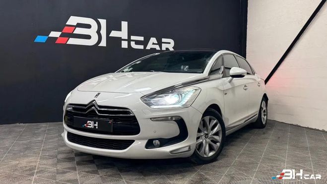 Cliquer pour voir la photo suivante Citroen DS 5 1.6 THP 200 SPORT CHIC Blanc de 2012