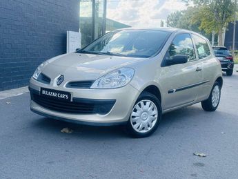  Voir détails -Renault Clio 1.4i à Pruwelz (76)