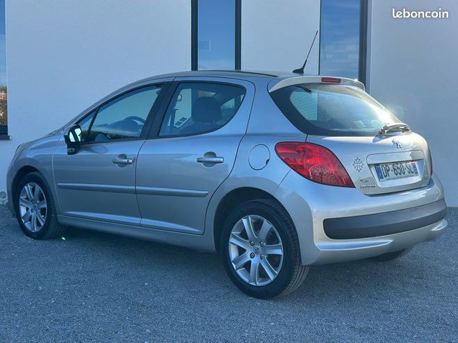 Peugeot 207 Peugeot 207 Phase 1 ? 1.6 HDi Turbo 110 ch Gris de 2006