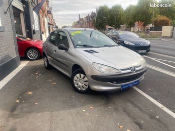 voir détails -Peugeot 206 1l1 essence 60 Cv XR à Nieppe (59)   Voir détails -Peugeot 206 1l1 essence 60 Cv XR à Nieppe (59)