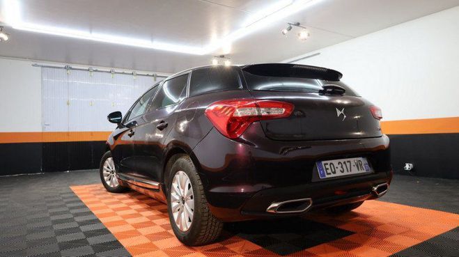 Citroen DS Citroen DS 5 BLUEHDI 120CH SO CHIC S&S EAT6 Rouge de 2017