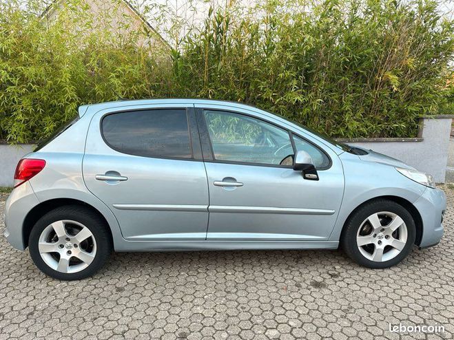 Peugeot 207 Peugeot 207 1.6 vti Allure Gps   bluetooth toit pano Bleu de 2011