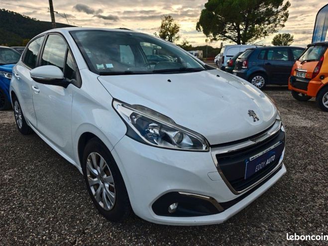 Cliquer pour voir la photo suivante Peugeot 208 1.6 hdi Blanche de 2017