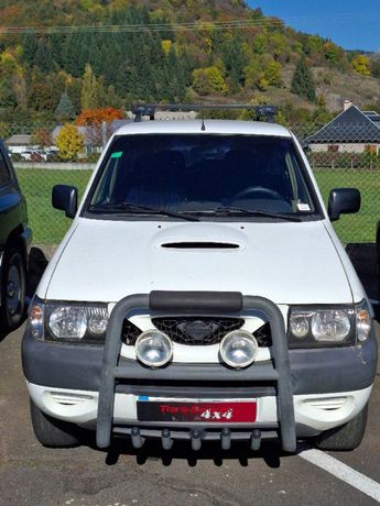  Voir détails -Nissan Terrano 2.7 TDI 125CH LUXE 3P à Murat (15)