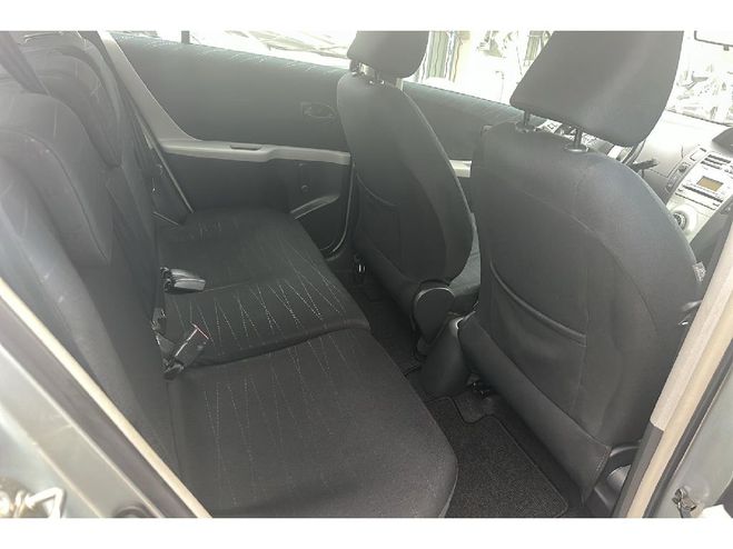 Toyota Yaris Toyota Yaris Yaris 1.3 - 87 VVT-i Sol Grise de 2007
