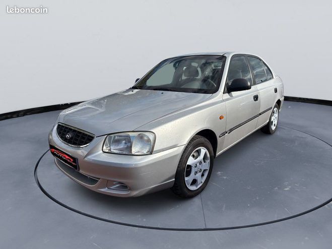 Cliquer pour voir la photo suivante Hyundai Accent 1.5 crdi 85 ch pack Clim attelage Autre de 2002