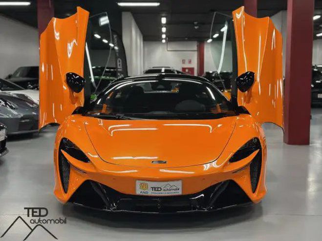 Mclaren Artura 680cv  de 2023