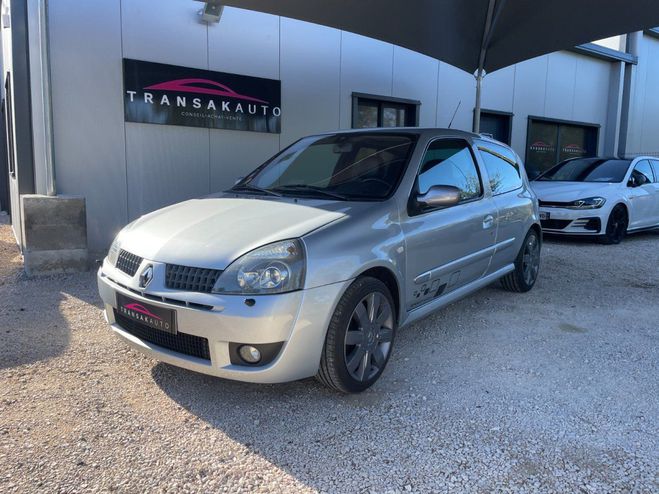 Cliquer pour voir la photo suivante Renault Clio RS 2.0i 16V 172ch Phase 2 / Distribution Gris de 2001