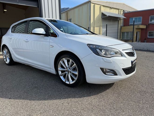 Opel Astra 1.6 TURBO SPORT/ CRITAIR 2 / DISTRIBUTIO Blanc de 2011