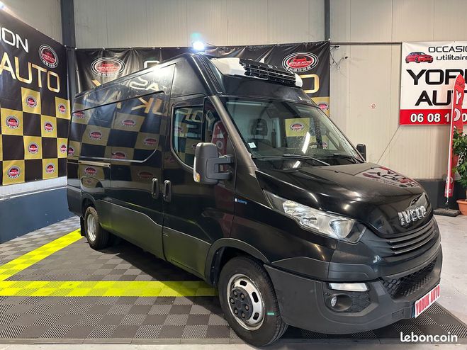 Cliquer pour voir la photo suivante Iveco Daily 35C18 3.0D 180cv Boite auto Frigorifique Noir de 2016