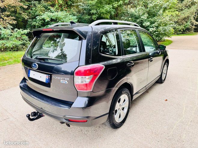 Subaru Forester 2.0 D 4WD 4x4 AUTOMATIQUE Gris de 2015