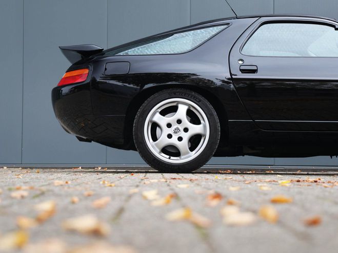 Porsche 928 GTS 5,4 liter V8 Noir de 1996
