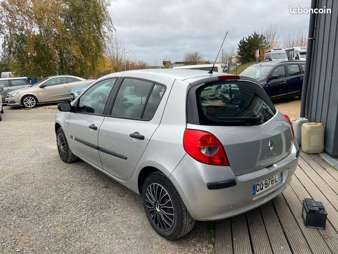 Renault Clio iii 1.5 dci 70ch expression Gris de 2007