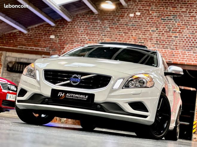 Volvo V60 T6 AWD R-Design 3.0L 6 cylindres 304 ch  Blanc de 2011