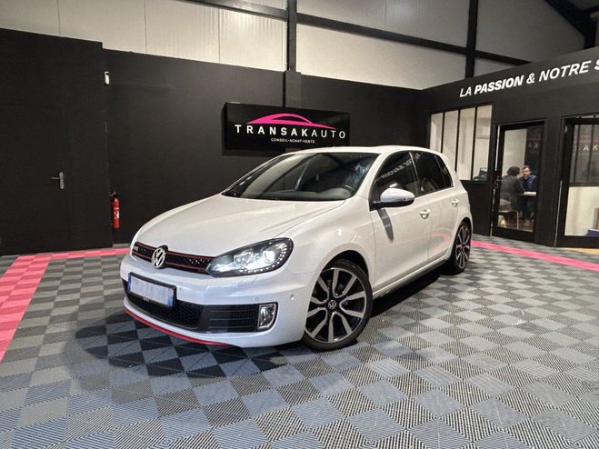 Cliquer pour voir la photo suivante Volkswagen Golf 2.0 TSI 210 GTI DSG6 édition limitée Adi Blanc de 2012