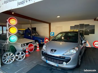  Voir détails -Peugeot 207 1.4 VTI 16V 95 Premium 5 Portes à Nanteuil-ls-Meaux (77)