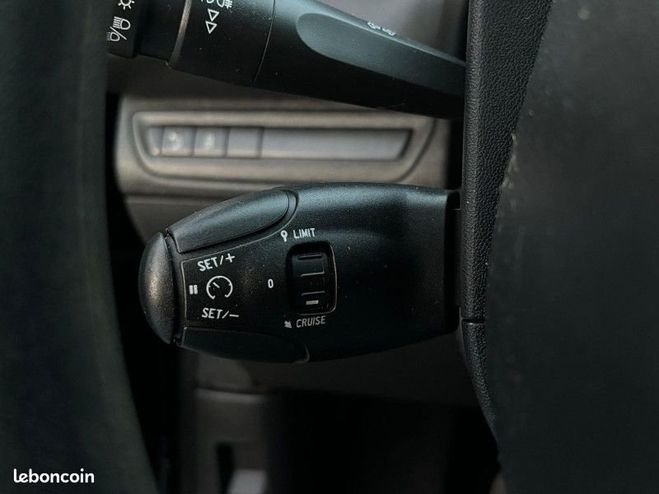 Peugeot 208 1.2 PURETECH 82CH ACTIVE 5P Bleu de 2017