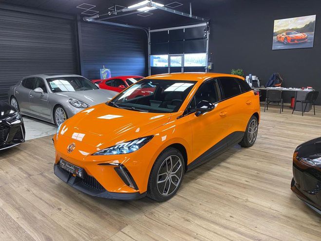Cliquer pour voir la photo suivante MG MG4 EV 64KWH - 150 KW 2WD LUXURY Orange Verni de 2024