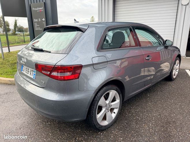 Audi A3 1.6 TDI 105ch Ambition S TRONIC 7 3p 201 Gris de 2014