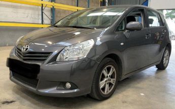  Voir détails -Toyota Verso 126 D-4D DYNAMIC 7 PLACES à Cannes (06)