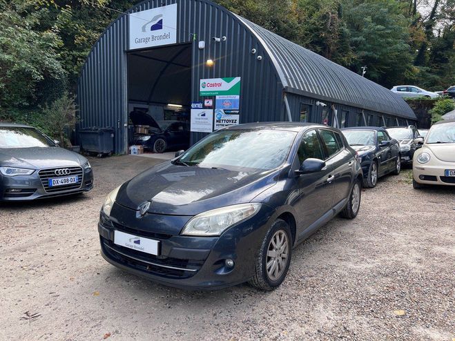 Cliquer pour voir la photo suivante Renault Megane III 1.5 DCi 110cv Tomtom BVA Gris de 2010