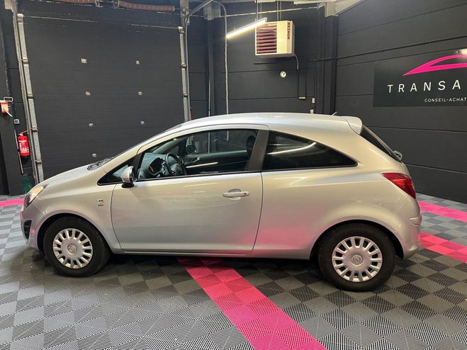 Opel Corsa 1.2 70 ch Edition Energy / 56 000 km / M Gris de 2014