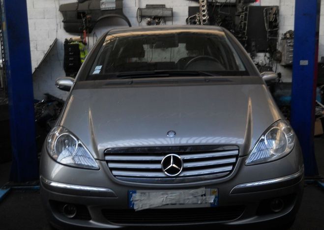 Cliquer pour voir la photo suivante Mercedes Classe A 180 CDI 2L 109cv grise de 2005