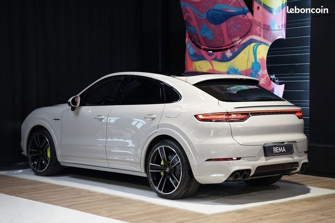 Porsche Cayenne III COUPE Gris Craie 3.0 V6 E-HYBRID 462 Gris de 2021