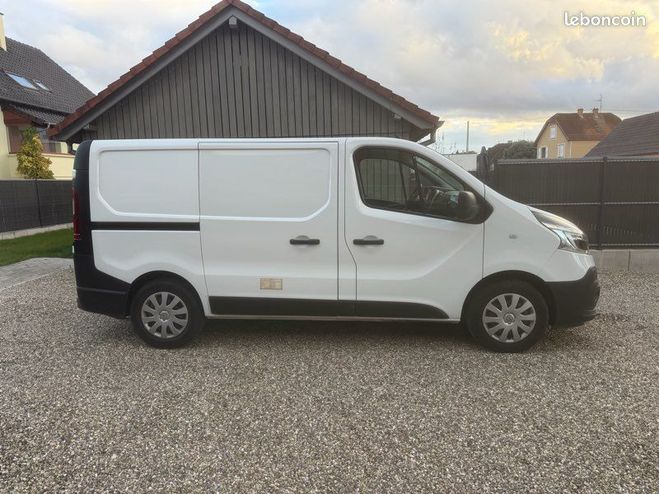 Renault Trafic 10 825 HT L1H1 phare Full LED Blanc de 2020