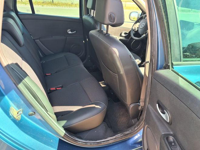 Renault Clio 1.6 16v TOM TOM BOITE AUTOMATIQUE BVA AU Bleu de 2011