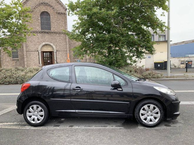 Cliquer pour voir la photo suivante Peugeot 207 1.6 HDi90 Trendy 3p NOIR de 2006