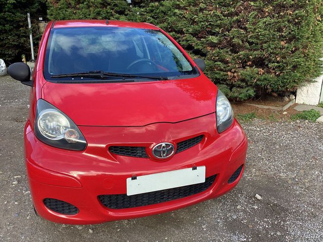 Toyota Aygo 1.0i Rouge Laqu de 2011