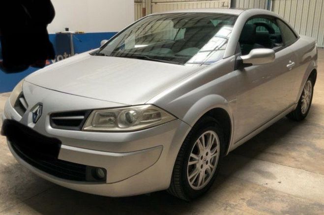 Cliquer pour voir la photo suivante Renault Megane CC II 1.5 DCI 105CH EXTRÊME ECO² Gris C de 2009